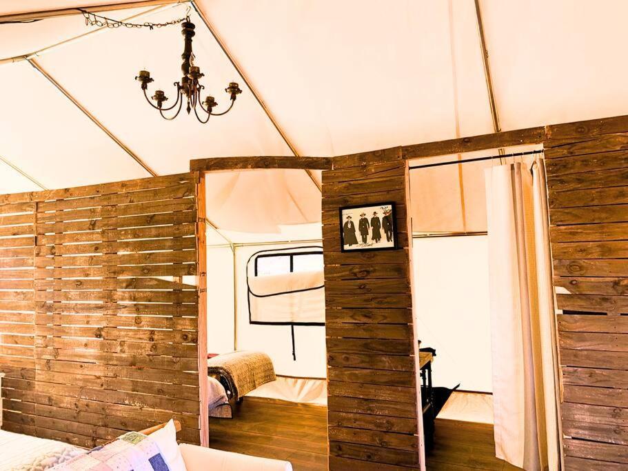 Silver Spur Homestead Luxury Glamping - The Cowboy Tombstone Buitenkant foto
